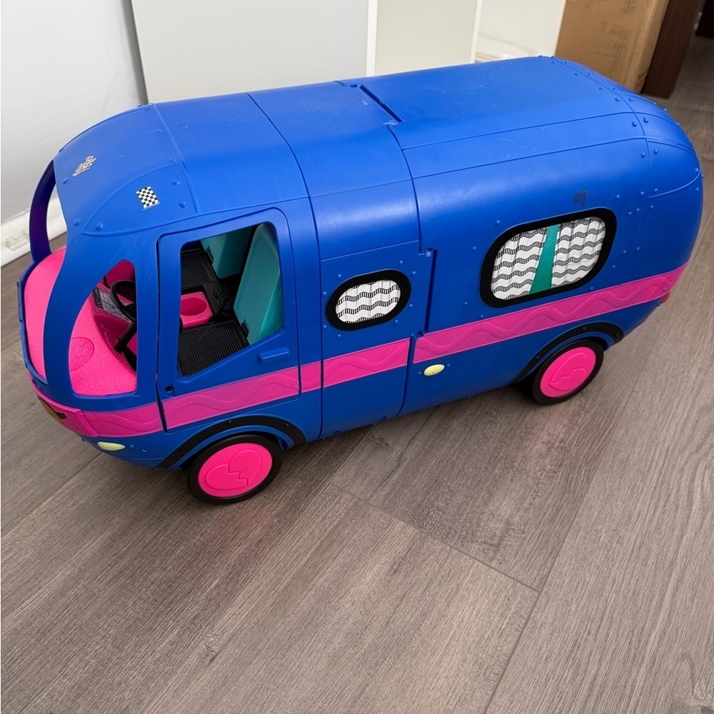L.O.L. Surprise! Blue and Pink Adventure Van